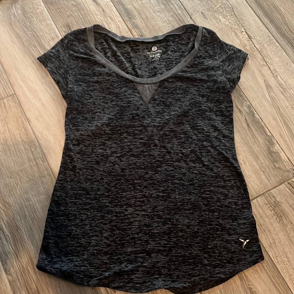 EUC Old Navy Active semi-fitted top, sz XS